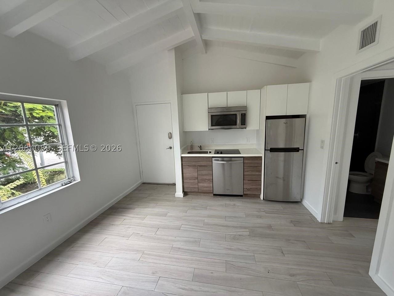 1450 Meridian Ave #202 - Photo 6 of 10