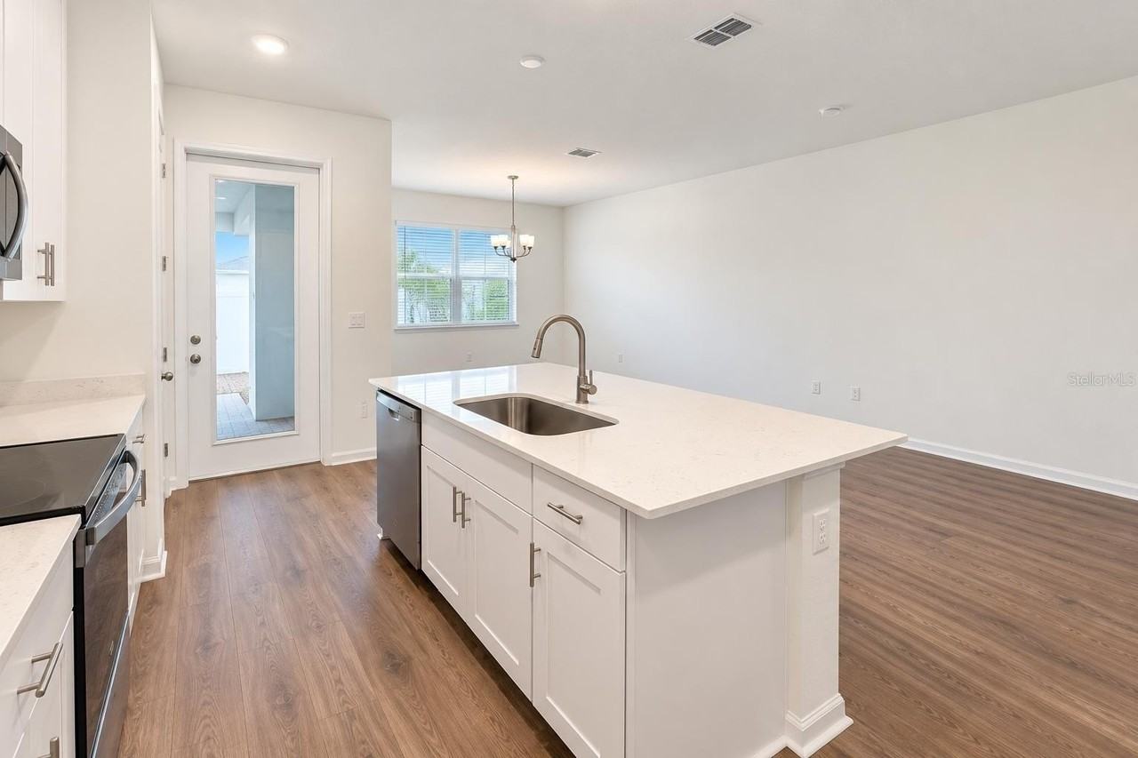 17736 Porter Rd - Photo 5 of 27