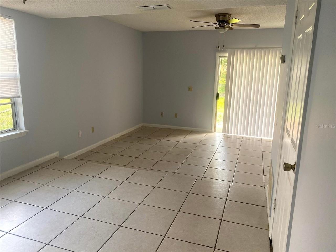 12086 Mendel Dr - Photo 2 of 17
