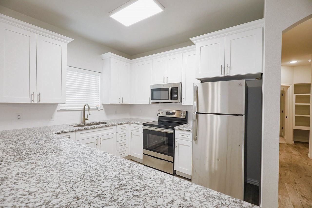 109 N Park Ct - Photo 4 of 6