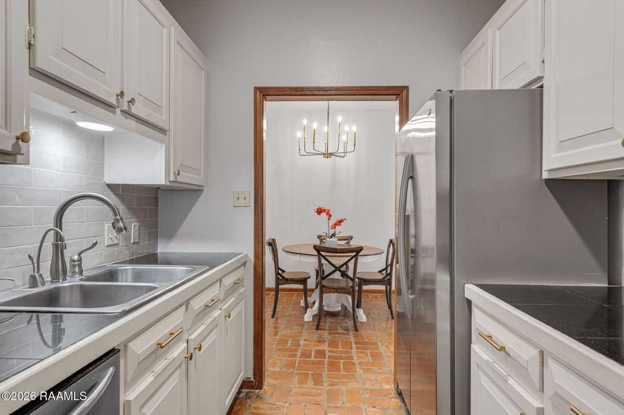 219 Cherry St - Photo 4 of 21