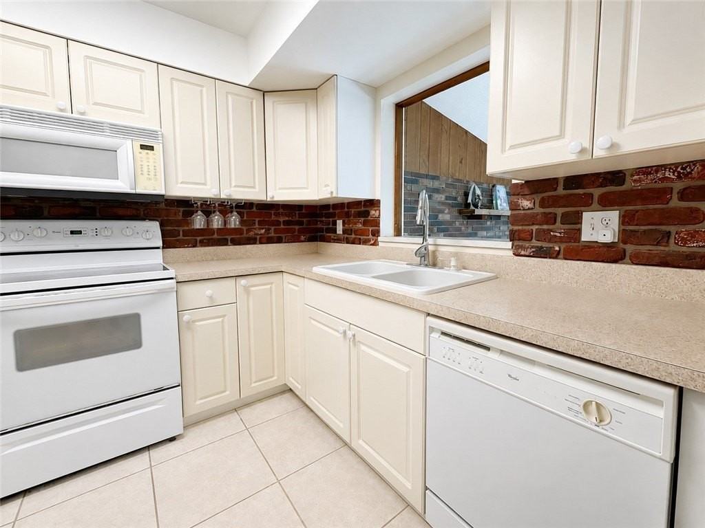 1365 29th Ave - Photo 7 of 20