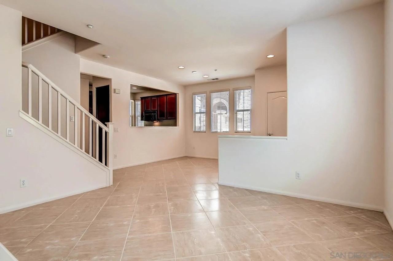 10429 Whitcomb Way #128 - Photo 3 of 12