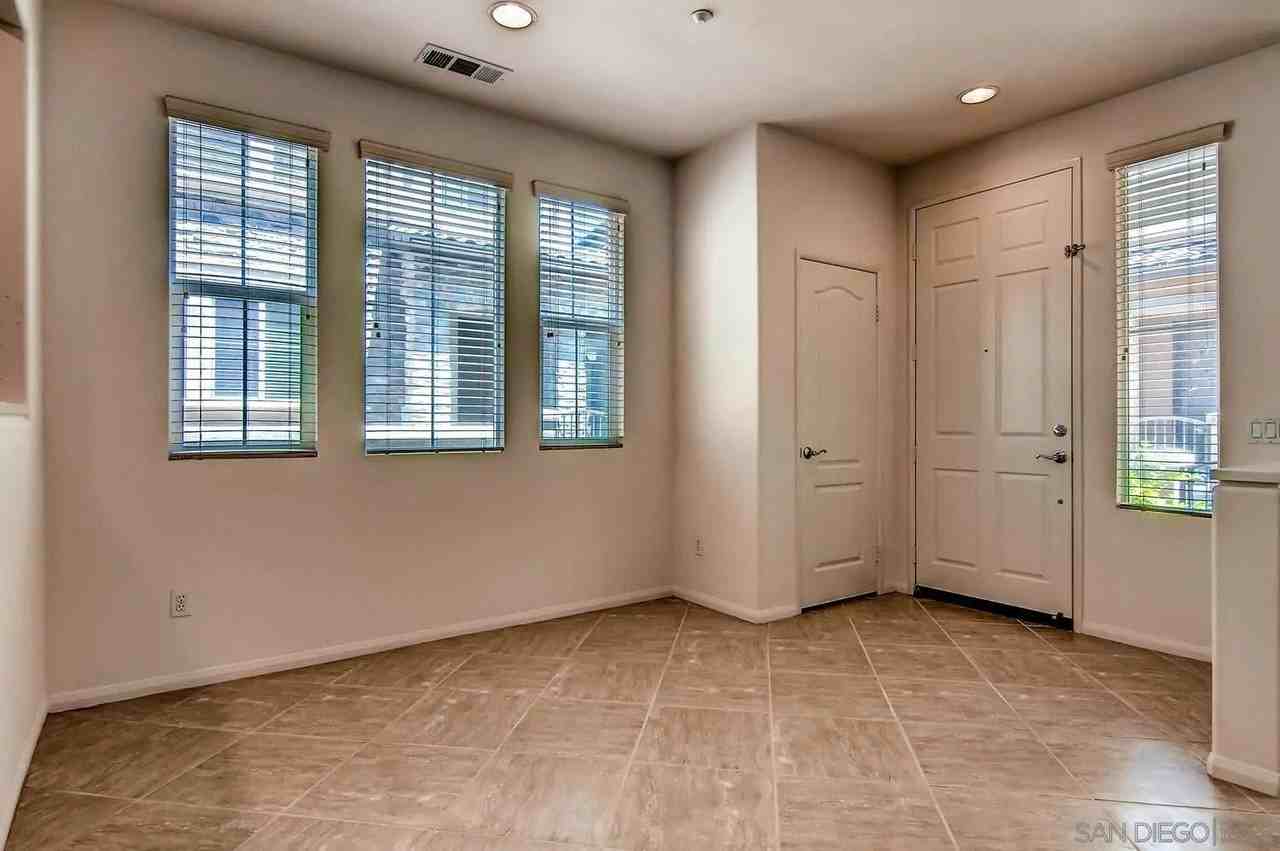 10429 Whitcomb Way #128 - Photo 5 of 12