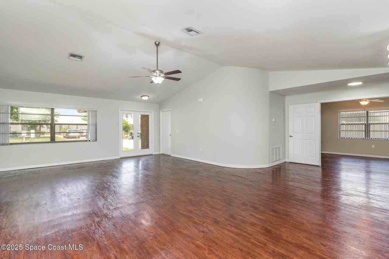 841 Raintree Ave - Photo 5 of 23