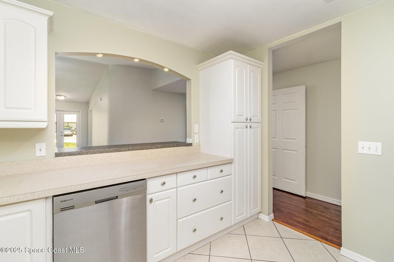 841 Raintree Ave - Photo 7 of 23