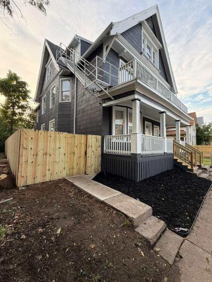 2213-2215 N Holton St - Photo 3 of 38