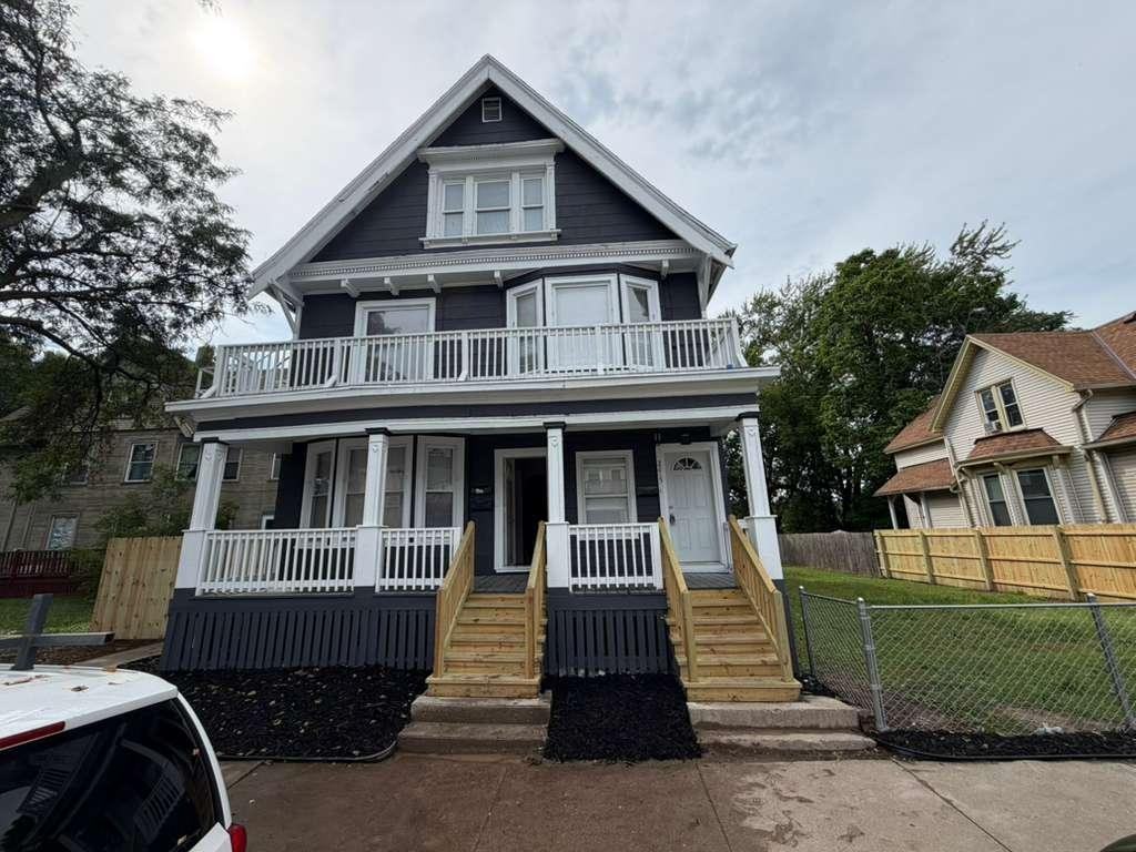 2213-2215 N Holton St - Photo 4 of 38