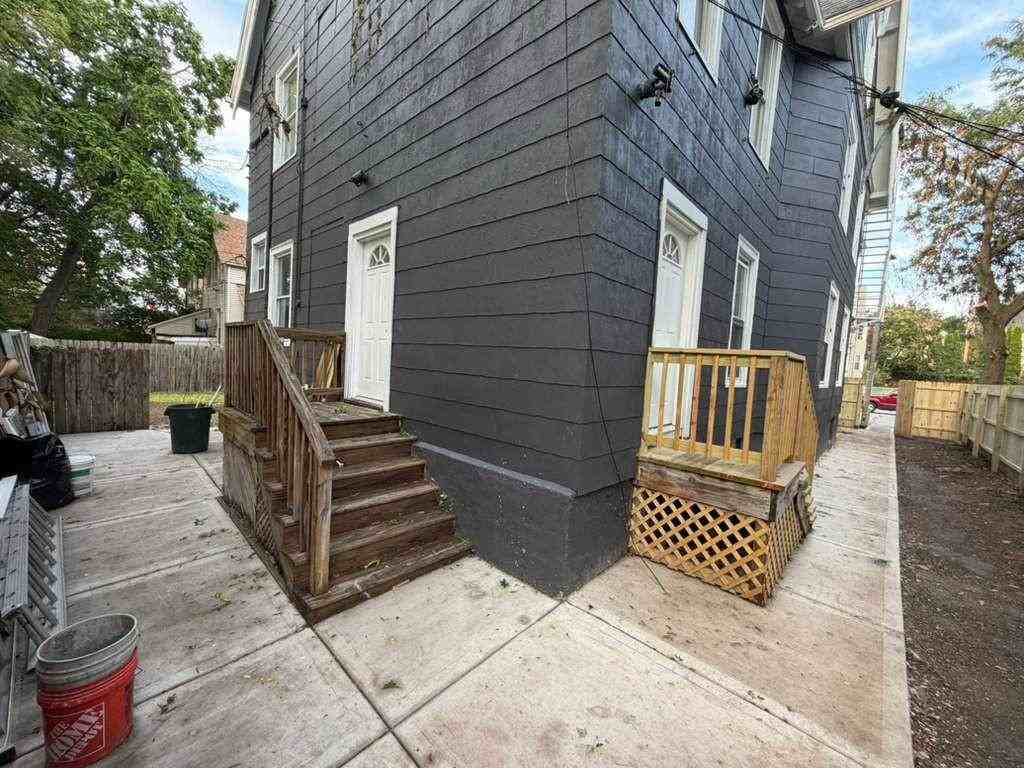 2213-2215 N Holton St - Photo 5 of 38