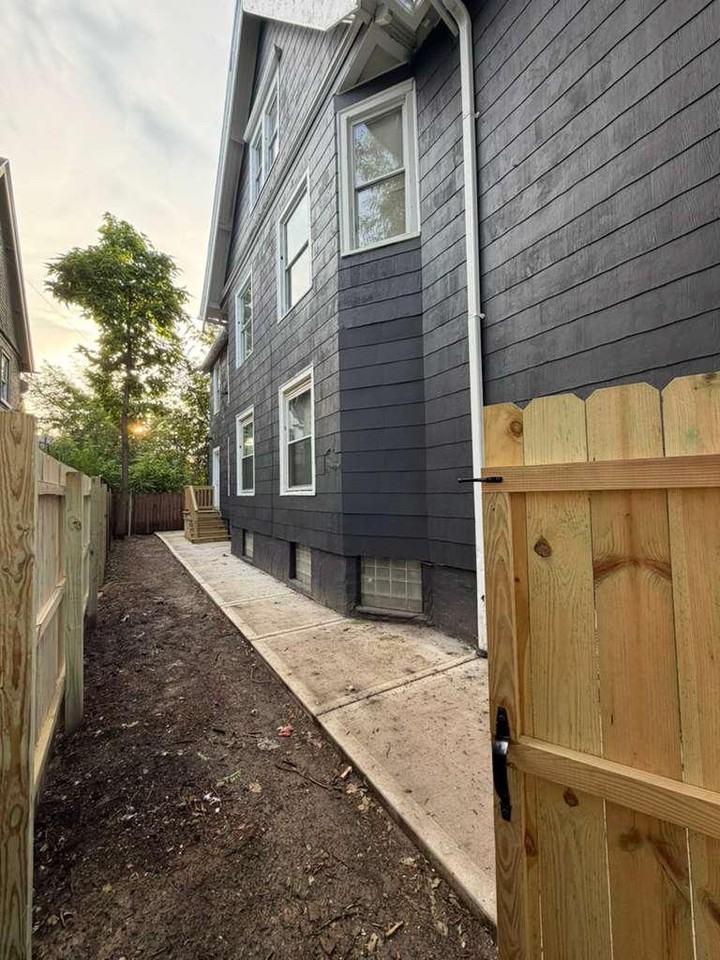 2213-2215 N Holton St - Photo 7 of 38