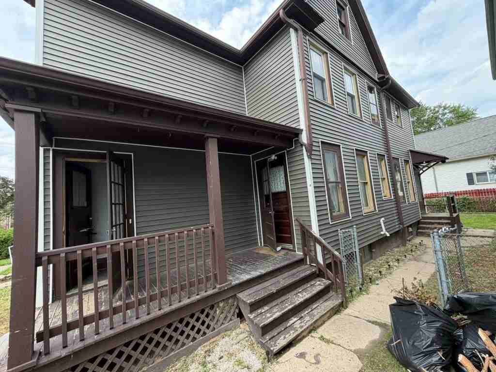 2404 W Lapham St - Photo 3 of 4