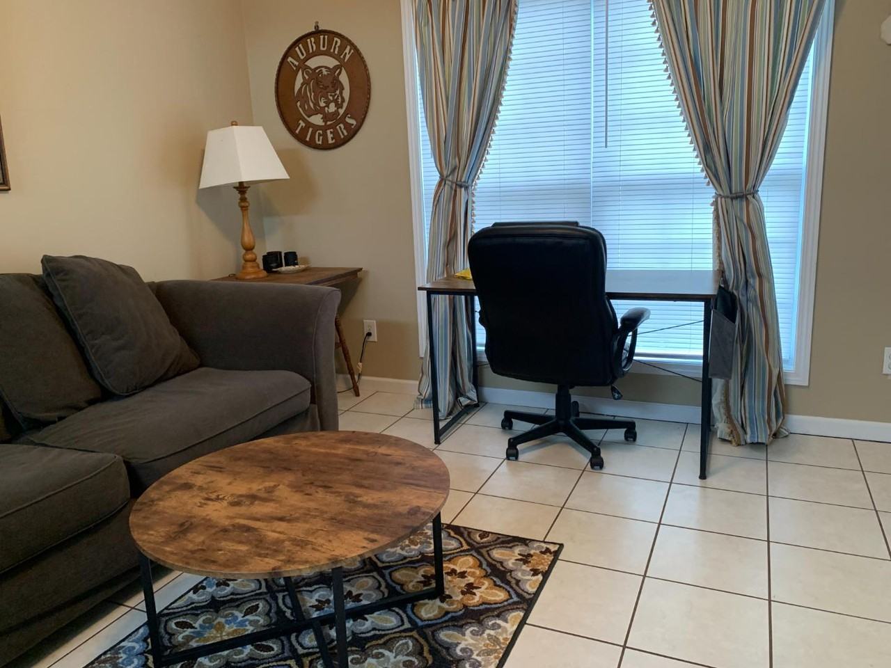 423 N Donahue Dr - Photo 2 of 9