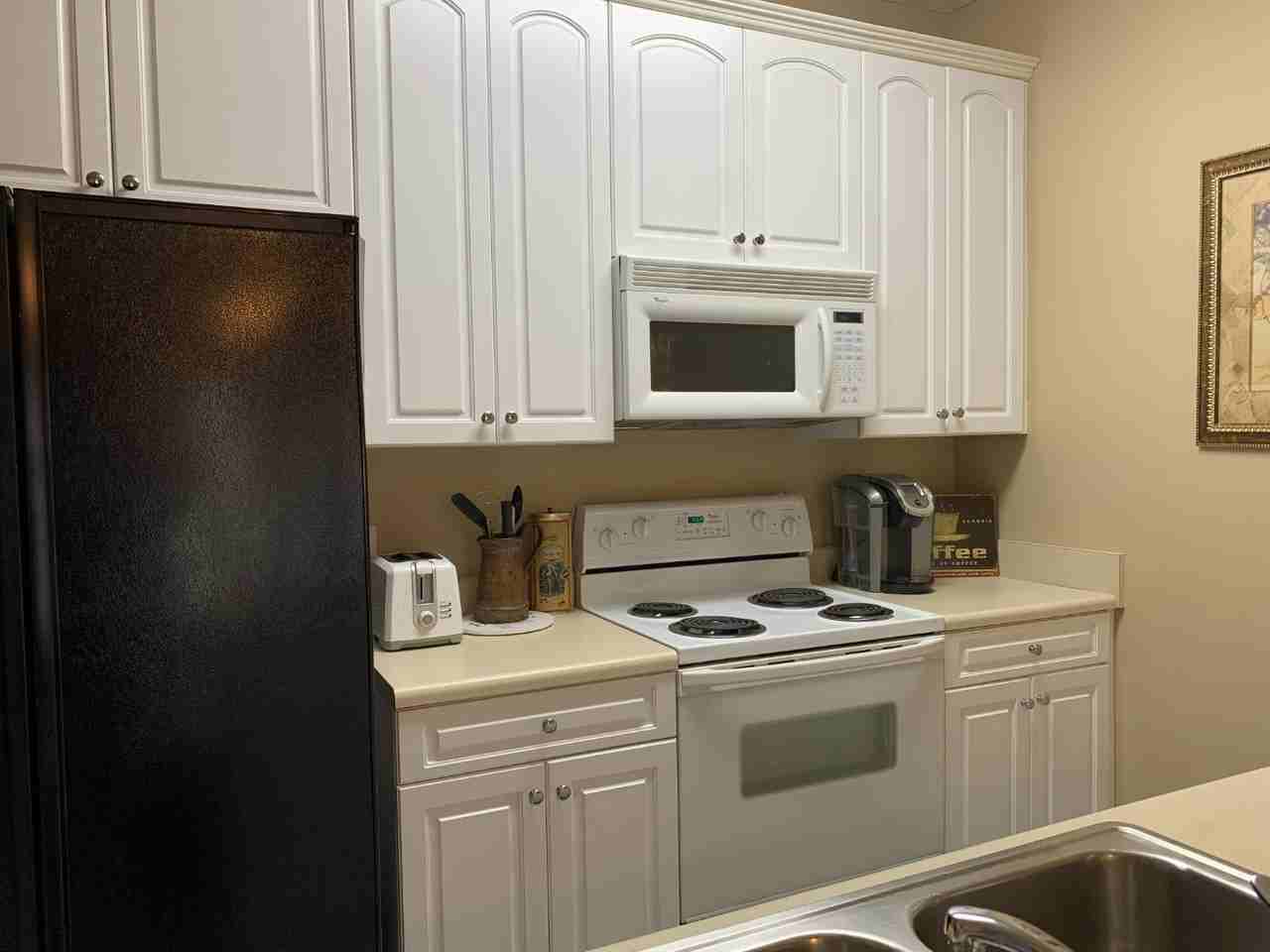 423 N Donahue Dr - Photo 4 of 9