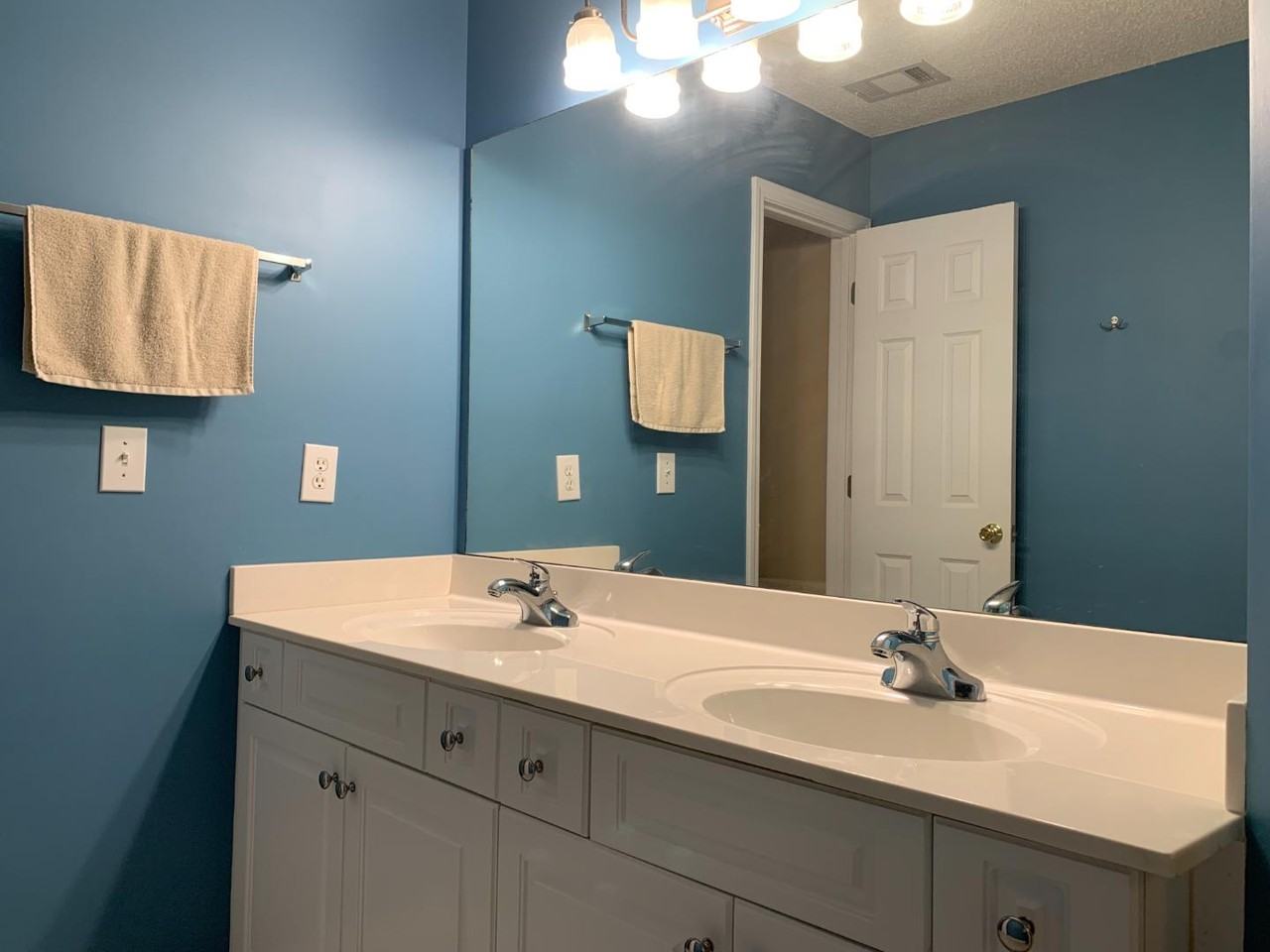 423 N Donahue Dr - Photo 7 of 9