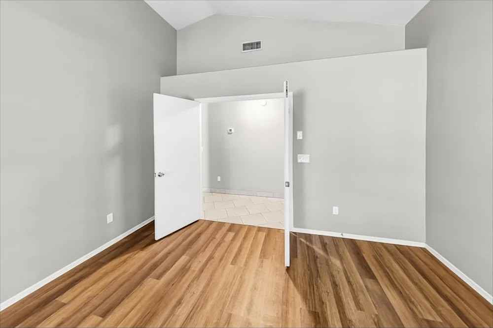 7844 W Jenan Dr #NA - Photo 2 of 7