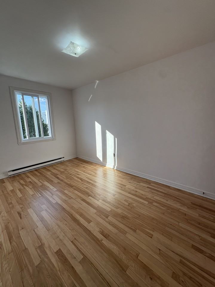 3371 Rue Bressani - Photo 3 of 16