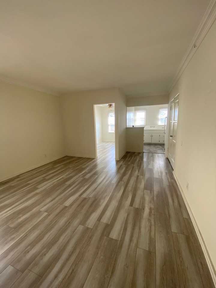 5944 Melrose Ave #4