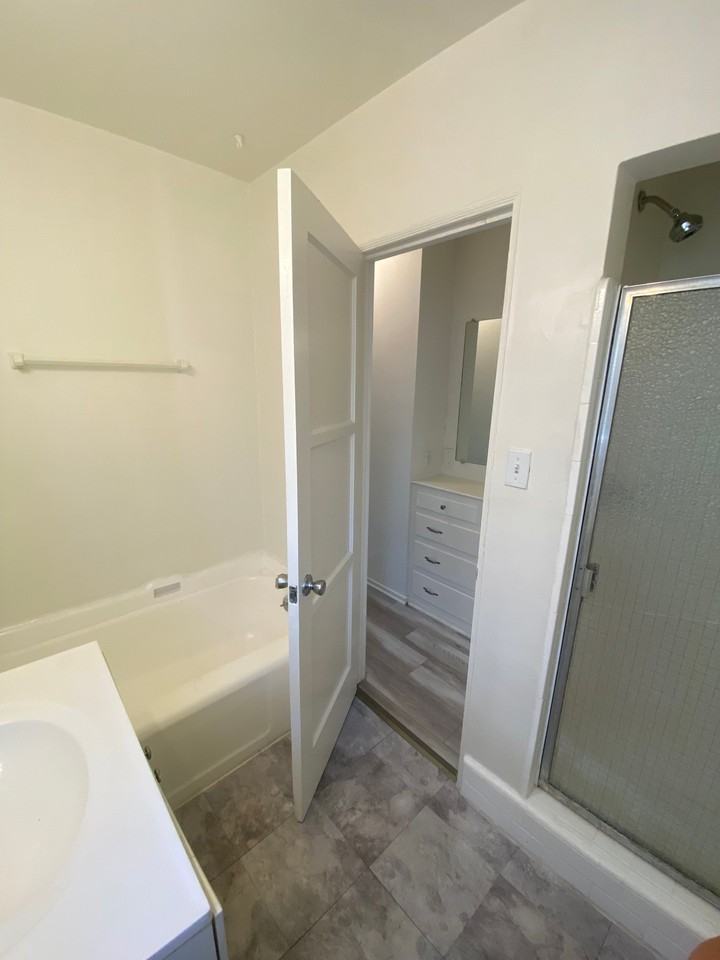 5944 Melrose Ave #4 - Photo 6 of 16