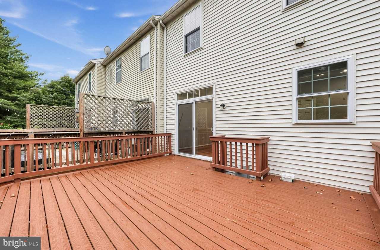 21588 Bankbarn Ter - Photo 2 of 36