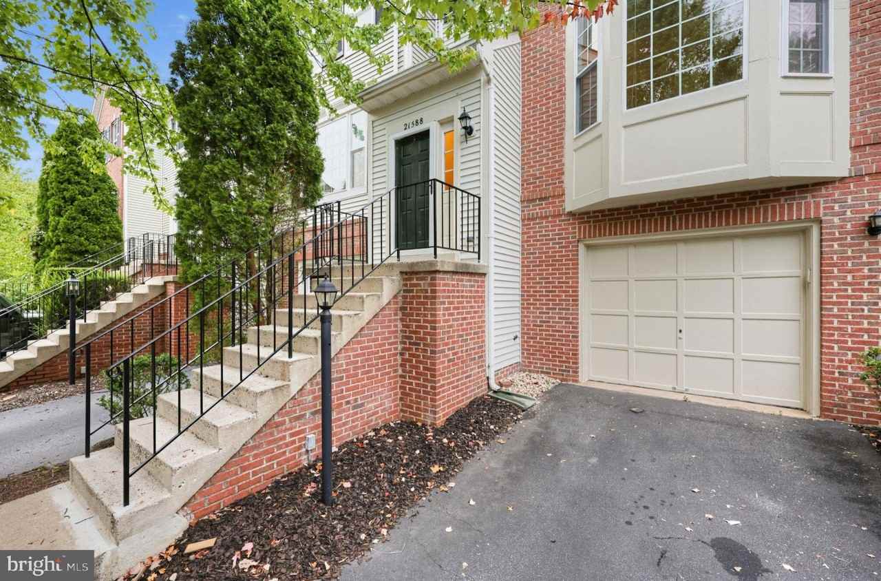 21588 Bankbarn Ter - Photo 4 of 36