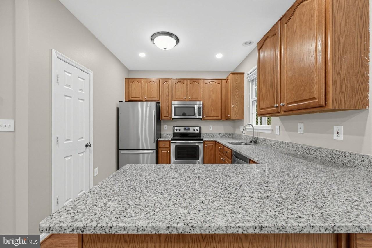 21588 Bankbarn Ter - Photo 6 of 36