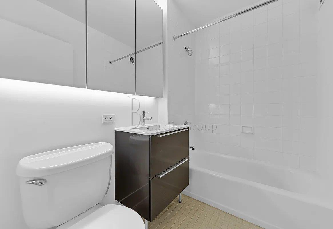 85 John St #10K - Photo 6 of 6