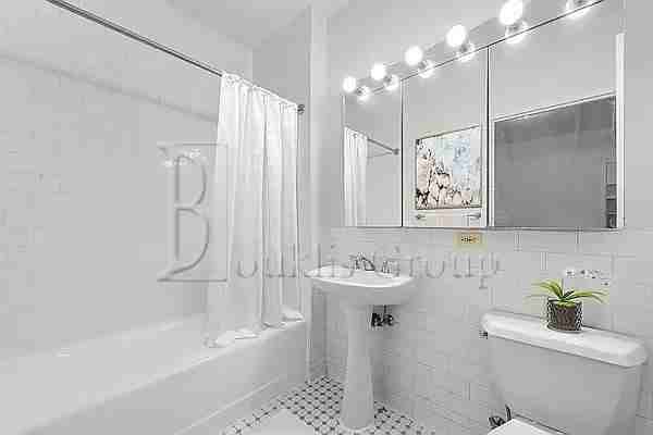 Washington St #4Q - Photo 5 of 7