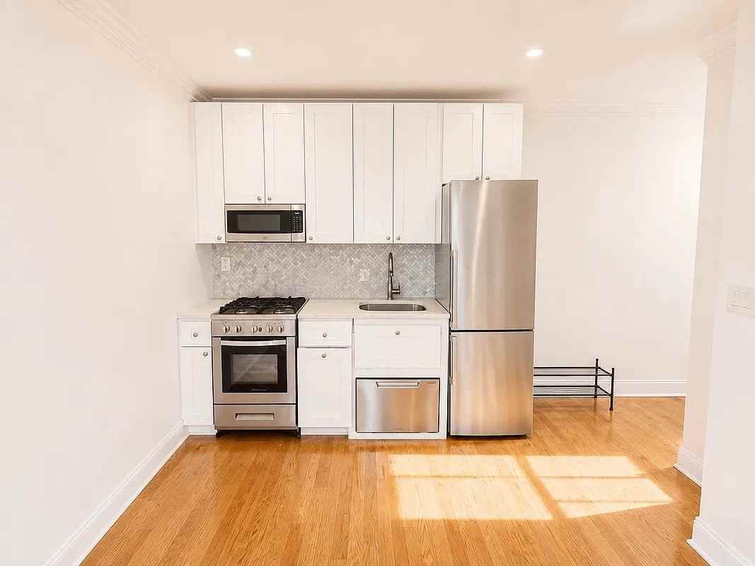 380 S 4th St #7 - Photo 4 of 6