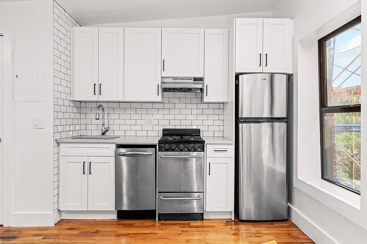 395 West St #3 - Photo 4 of 5