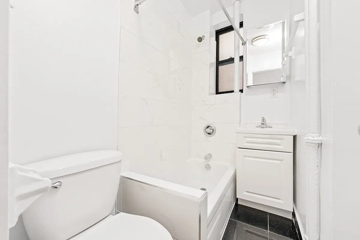 235 W 12th St #4 - Photo 5 of 5