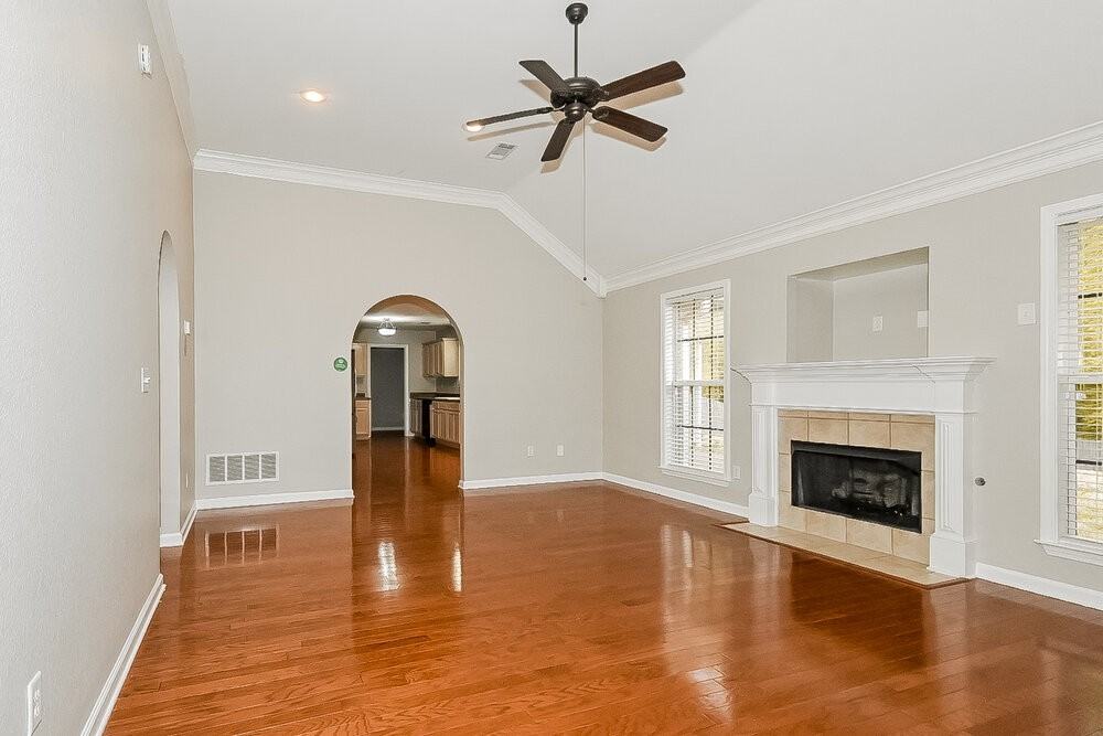 4101 Sidlehill Dr - Photo 4 of 16