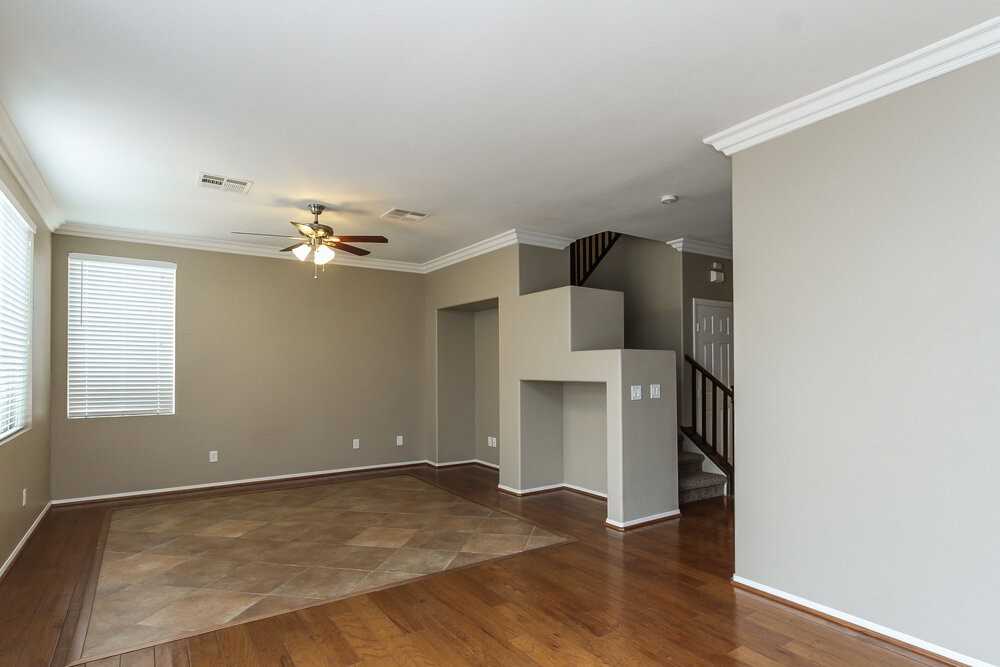 5528 Grand Rapids St - Photo 2 of 14