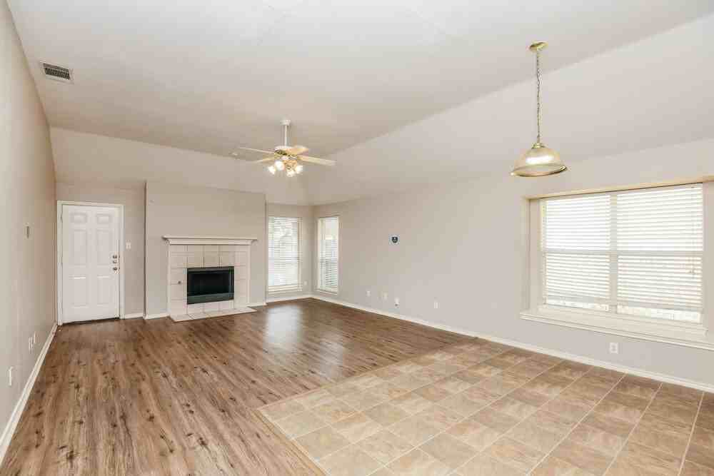 633 Crystal Brook Dr - Photo 5 of 16
