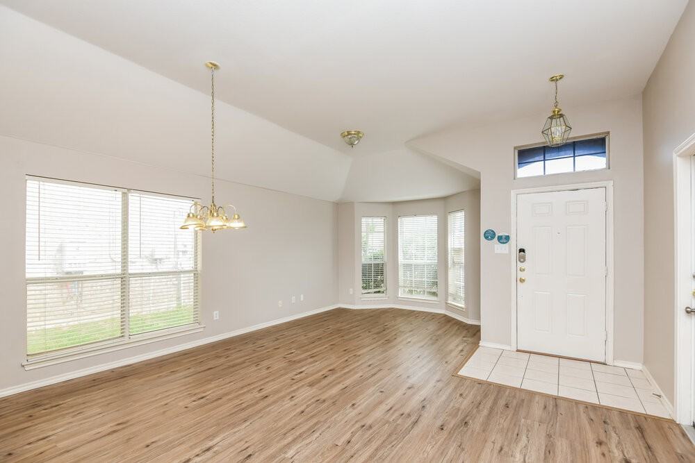 633 Crystal Brook Dr - Photo 6 of 16