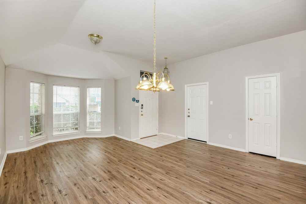 633 Crystal Brook Dr - Photo 7 of 16