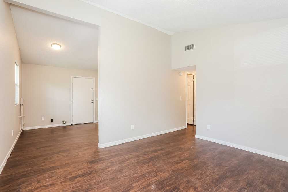 1849 W 28th St - Photo 4 of 16
