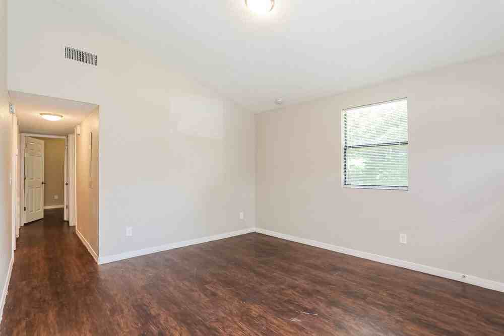 1849 W 28th St - Photo 5 of 16