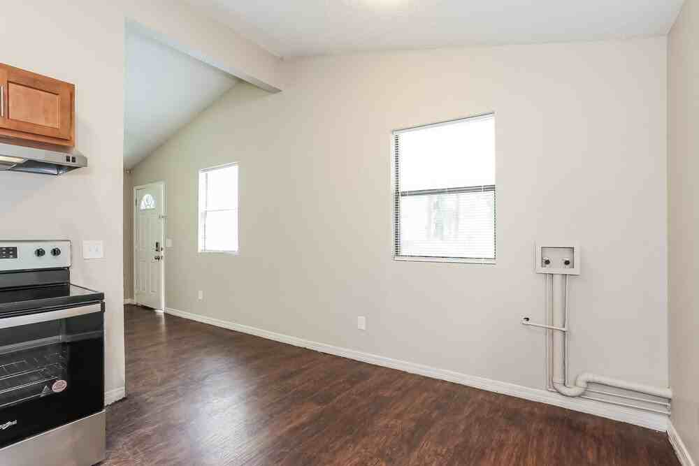 1849 W 28th St - Photo 6 of 16