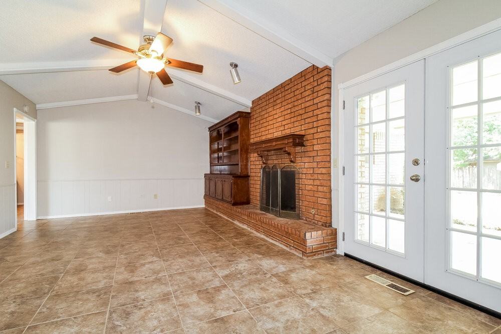 10141 Alicia Dr - Photo 3 of 16