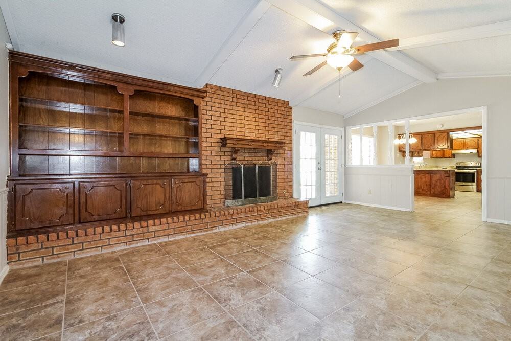 10141 Alicia Dr - Photo 4 of 16