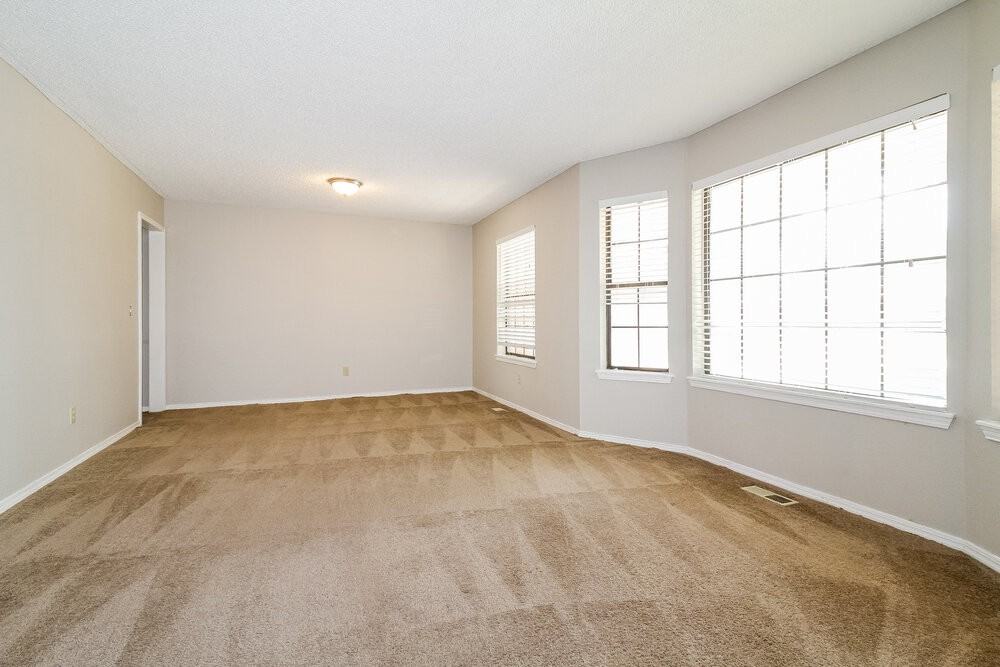 10141 Alicia Dr - Photo 5 of 16