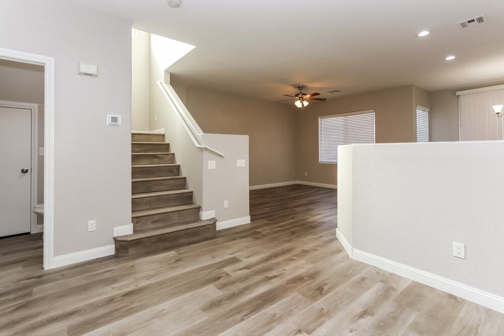 6425 Raven Hall St - Photo 4 of 17