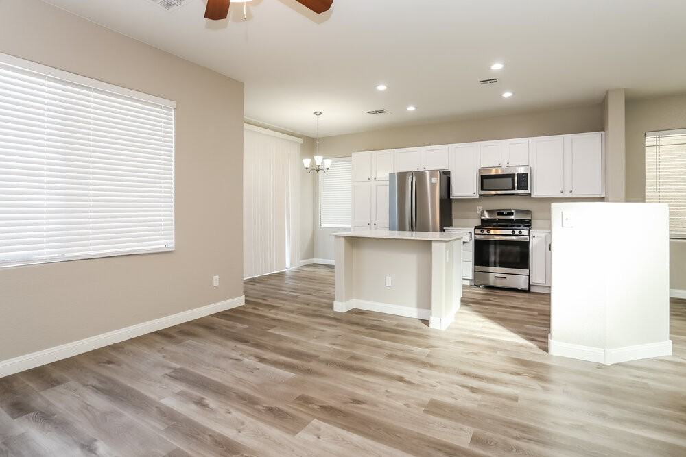 6425 Raven Hall St - Photo 6 of 17