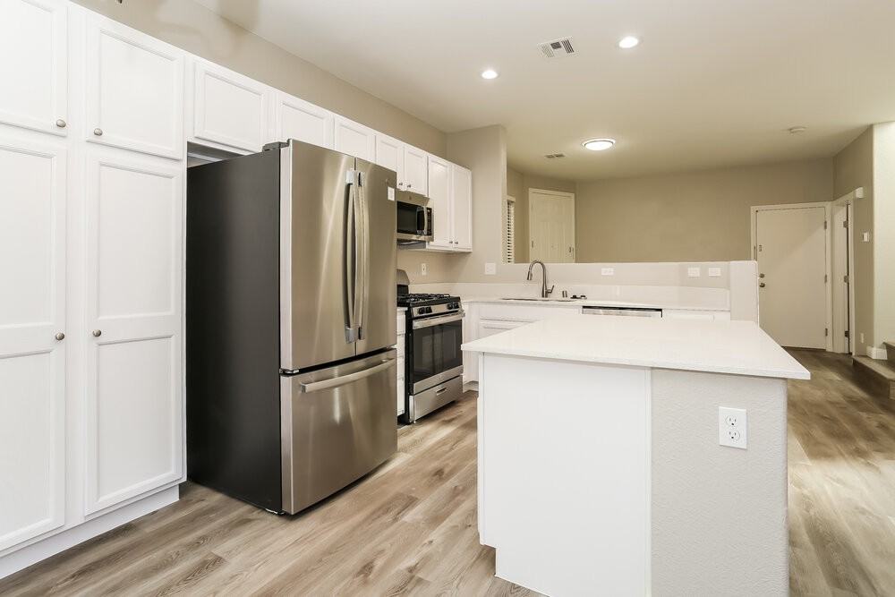 6425 Raven Hall St - Photo 7 of 17