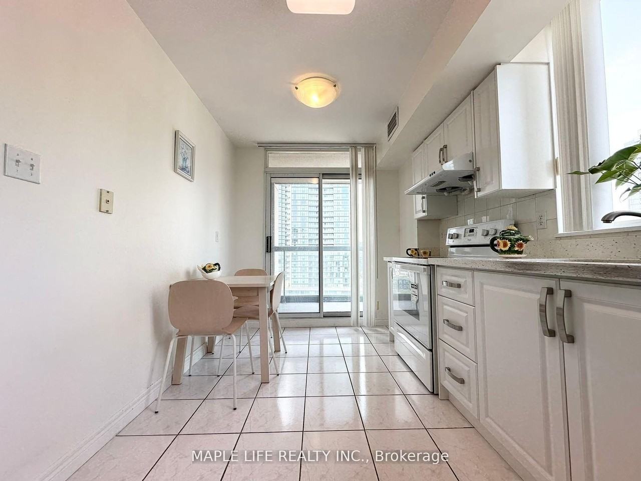 28 Empress Avenue #1703 - Photo 6 of 13