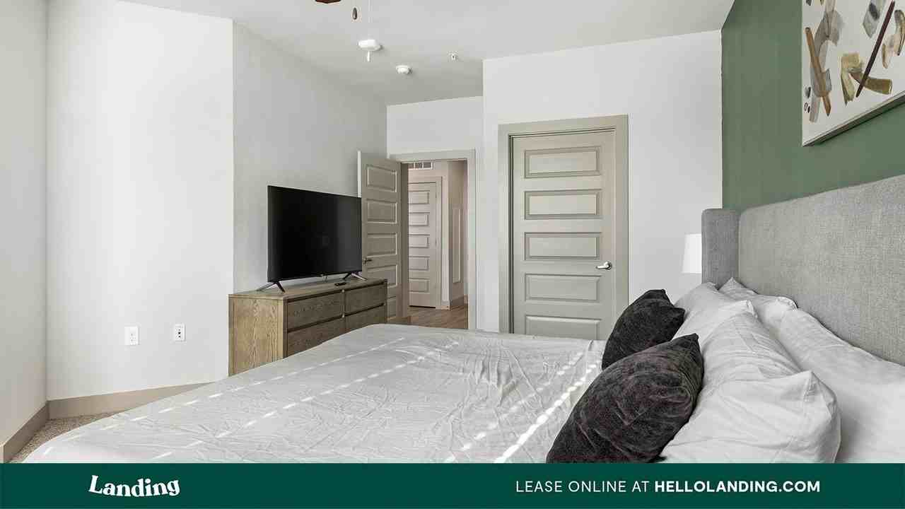 637 Samuels Ave - Photo 5 of 50