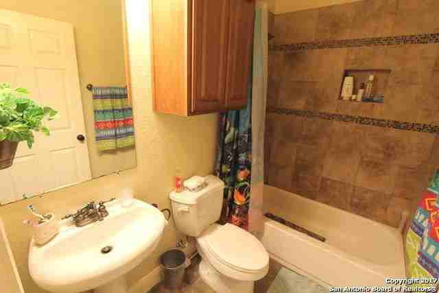 910 Pine St #A201 - Photo 4 of 9