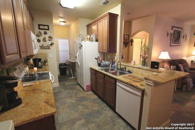 910 Pine St #A201 - Photo 5 of 9