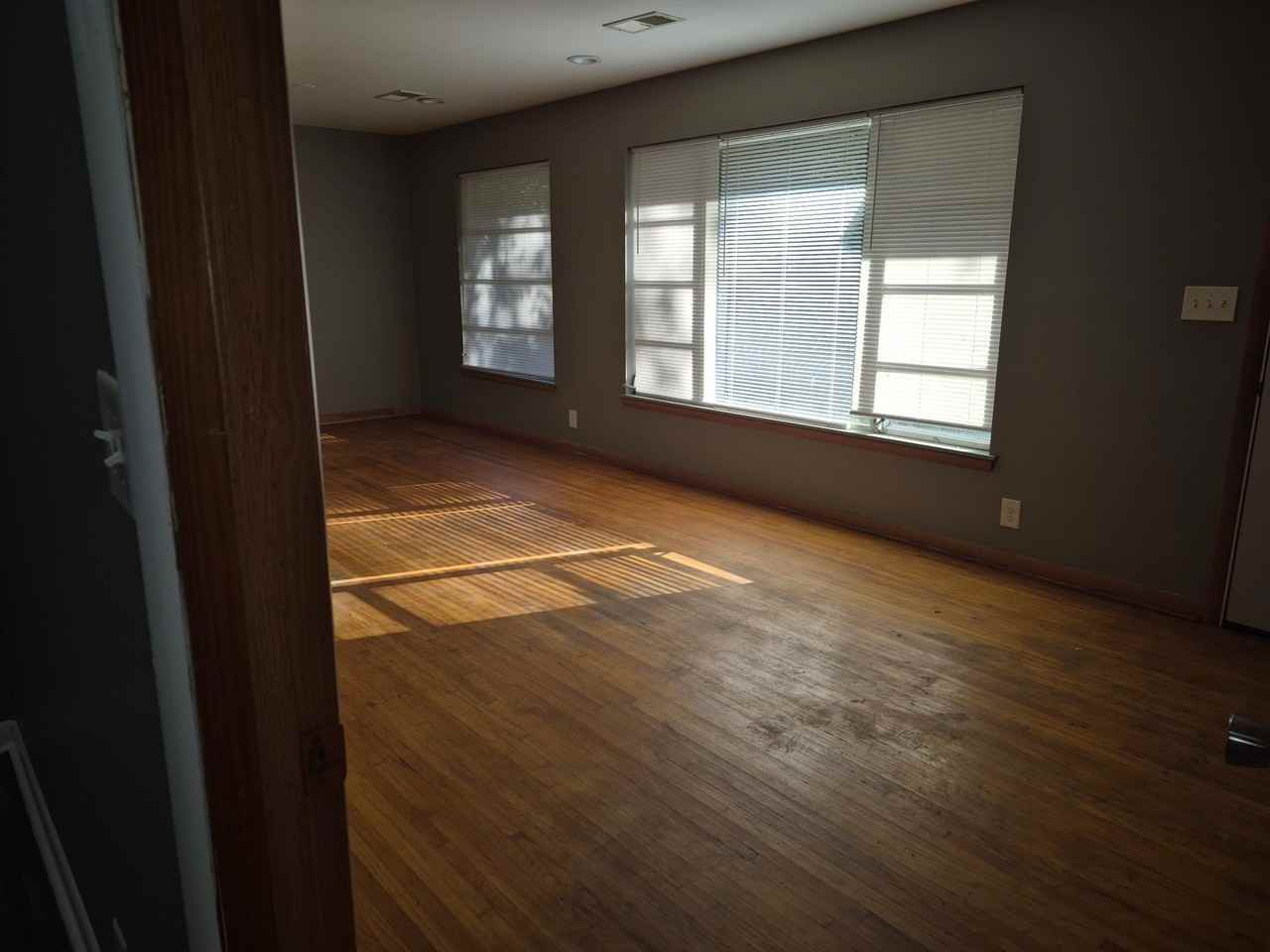2170 Maywood Dr - Photo 4 of 28