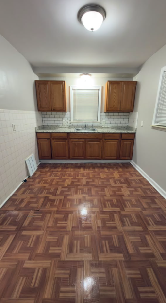 16643 Salem St - Photo 4 of 10